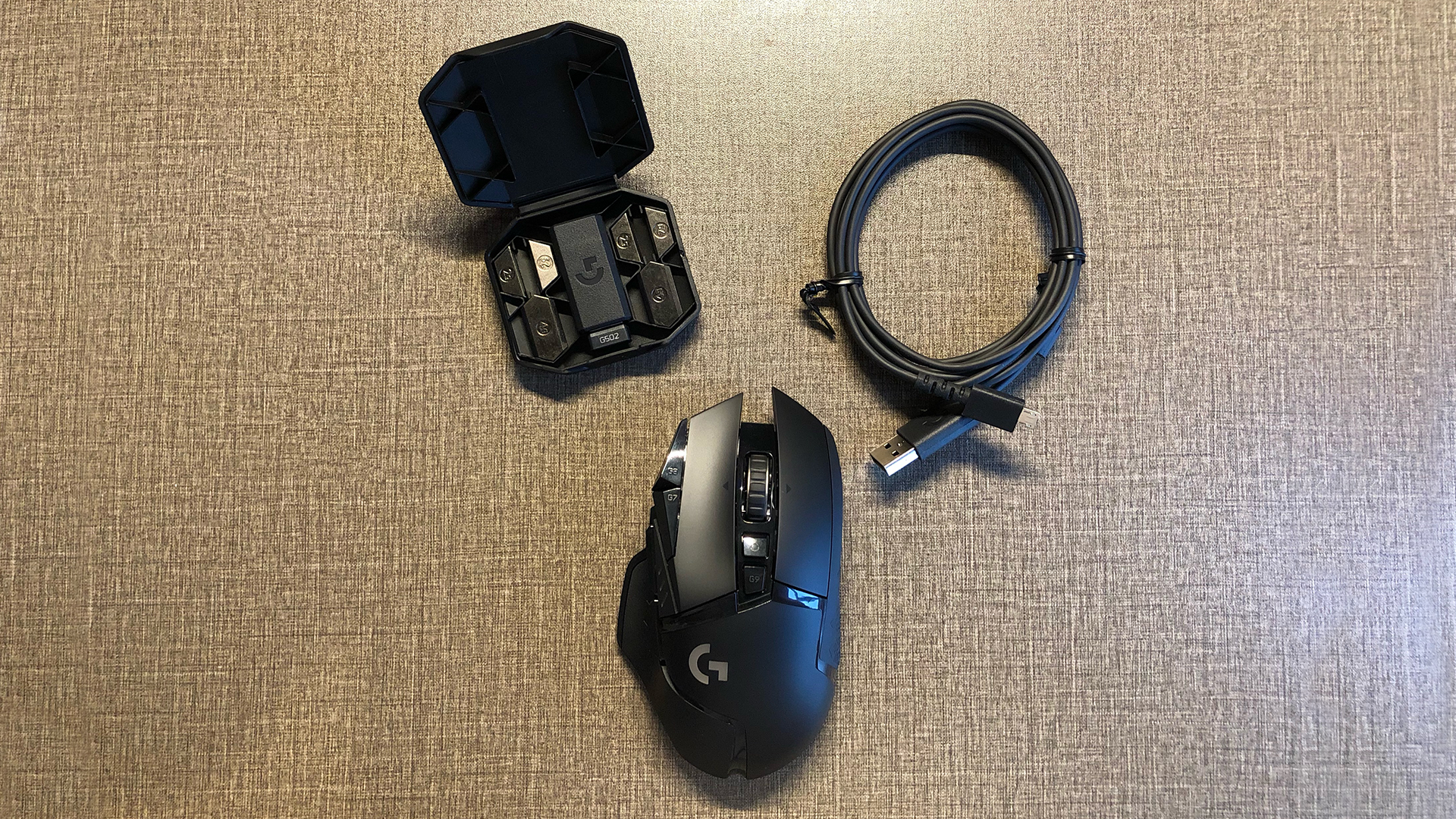 Top down view of the mouse and bits that came with it